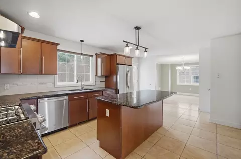 70 Hartwick St, Springfield, MA 01108 photo 7