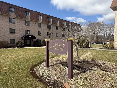 135 Grove #123, Rockland, MA 02370