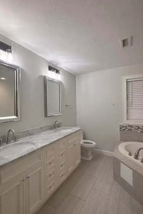 Bath - 37 W Millbury Rd, Sutton, MA 01590 photo 2 of 5