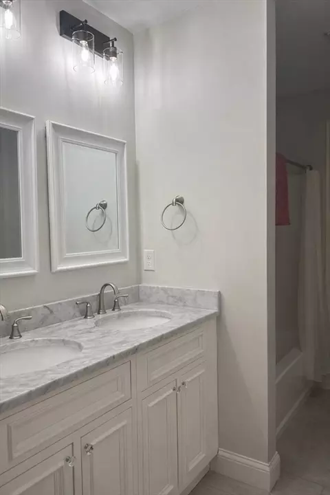 Bath - 37 W Millbury Rd, Sutton, MA 01590 photo 3 of 5