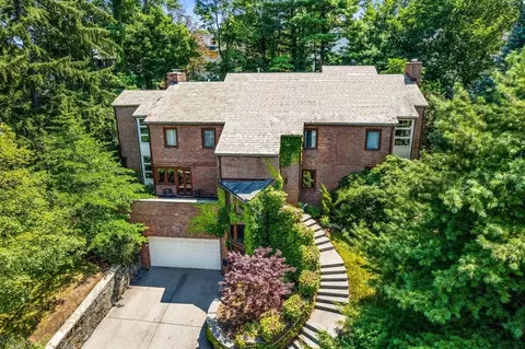 34 Lagrange St, Chestnut Hill, MA 02467