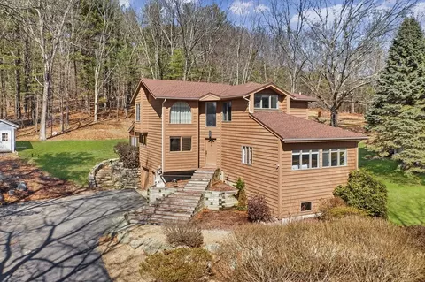 34 Grove St, Shrewsbury, MA 01545
