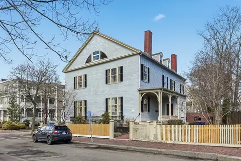 96 Washington Sq E #2, Salem, MA 01970