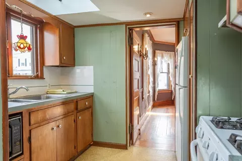 Entry Way - 445 Madison St, Fall River, MA 02720 photo 1 of 4