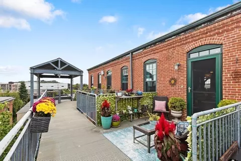 60 Dudley St #32, Chelsea, MA 02150