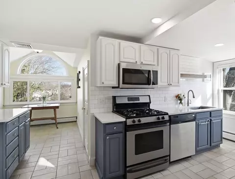 30 Graves Ave # B, Northampton, MA 01060