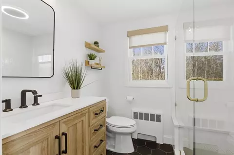 Bath - 25 Wakefield St, Reading, MA 01867 photo 1 of 2