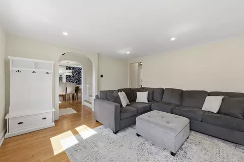 Entry Way - 25 Wakefield St, Reading, MA 01867 photo 2 of 6