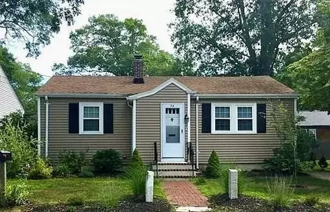 54 Huntington Ave, Dartmouth, MA 02747