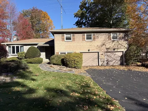 121 W Meadowview Rd, Holyoke, MA 01040