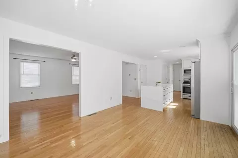 Living - 43 Morningside Park, Springfield, MA 01108 photo 5 of 5