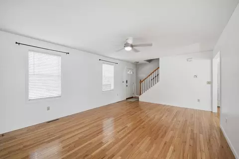 Living - 43 Morningside Park, Springfield, MA 01108 photo 3 of 5