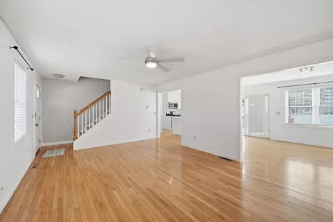 Living - 43 Morningside Park, Springfield, MA 01108 photo 4 of 5