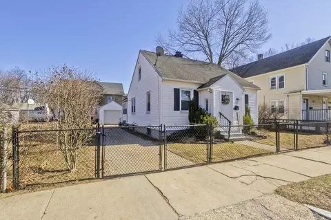 127 Governor St, Springfield, MA 01104 photo 3