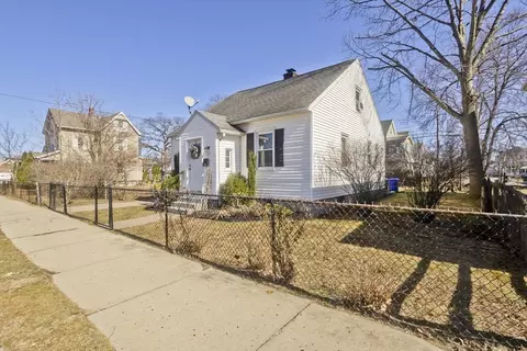 127 Governor St, Springfield, MA 01104 photo 2