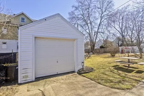 127 Governor St, Springfield, MA 01104 photo 4
