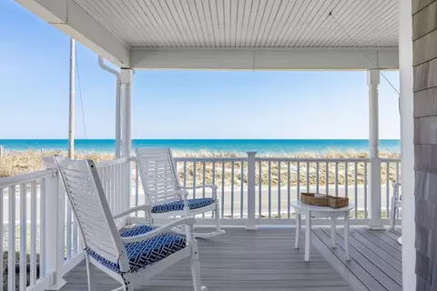 72 B St, Hull, MA 02045