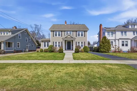 102 Greenacre Ave, Longmeadow, MA 01106