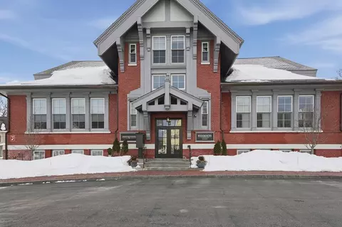 10 Congress St #302, Amesbury, MA 01913