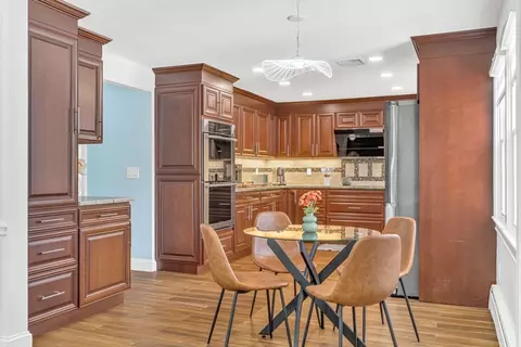 33 Old Farm Rd, Reading, MA 01867 photo 4