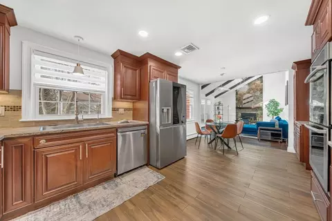 33 Old Farm Rd, Reading, MA 01867 photo 2