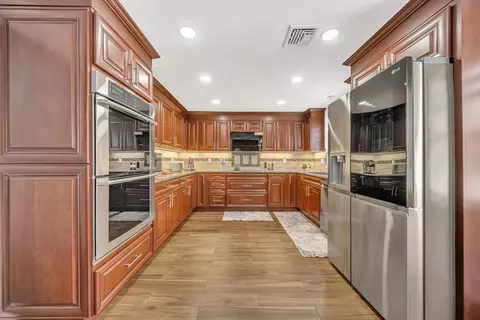 33 Old Farm Rd, Reading, MA 01867 photo 3