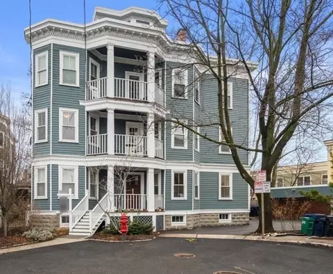 12 Fainwood Cir #1, Cambridge, MA 02139