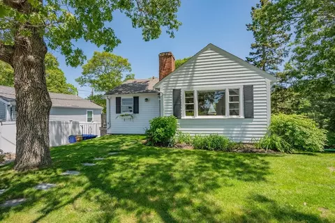 22 Wallace Pt, Bourne, MA 02532