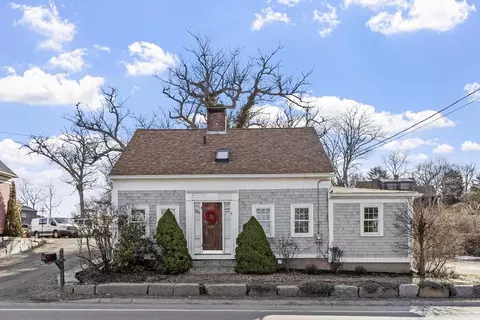 39 Eastern Ave, Essex, MA 01929