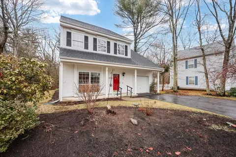 6 Balcom Dr, Foxboro, MA 02035