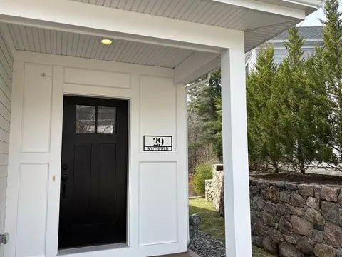 29 Southfield Ln #29, Sherborn, MA 01770