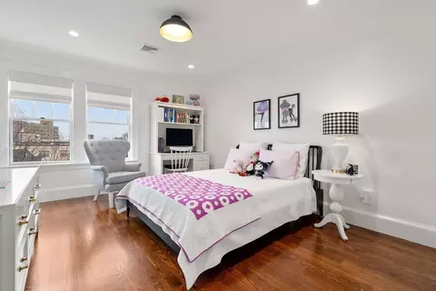 Bedroom - 27 Summit Ave #27, Brookline, MA 02445 photo 5 of 5