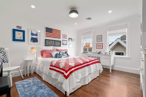 Bedroom - 27 Summit Ave #27, Brookline, MA 02445 photo 3 of 5
