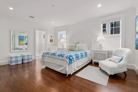 Bedroom - 27 Summit Ave #27, Brookline, MA 02445 photo 2 of 5