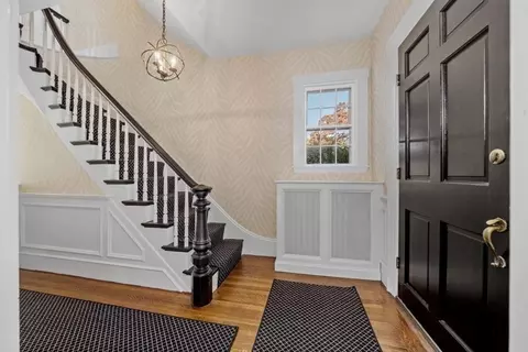 Entry Way - 25 Irving St, Hingham, MA 02043 photo 2 of 3