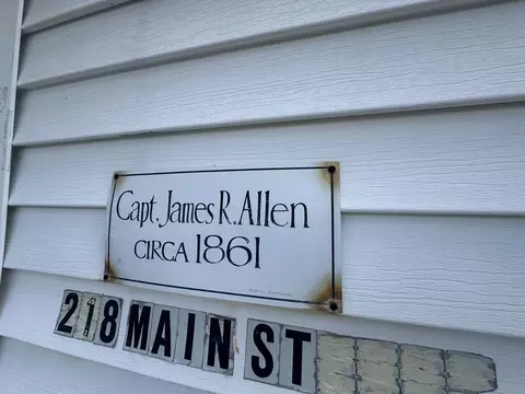 218 Main St, Acushnet, MA 02743 photo 5