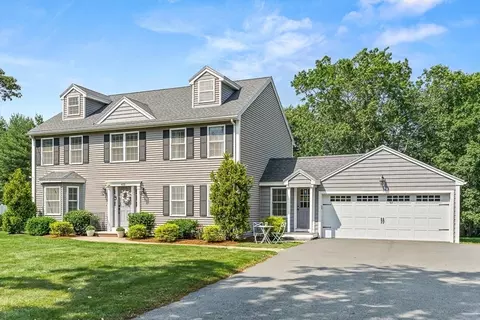 415 Lowell St, Lynnfield, MA 01940