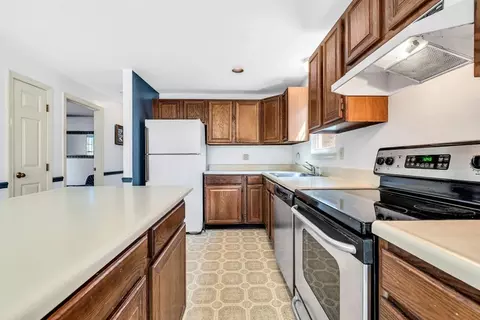 Kitchen - 5 Briar Patch Rd, Osterville, MA 02655 photo 2 of 2