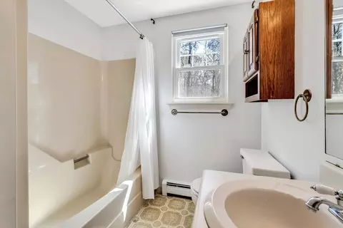 Bath - 5 Briar Patch Rd, Osterville, MA 02655 photo 1 of 2