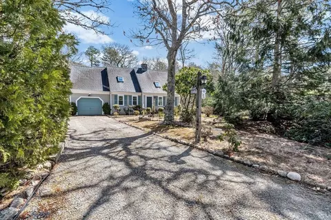Exterior - 5 Briar Patch Rd, Osterville, MA 02655 photo 2 of 8