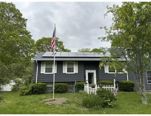 186 Walnut St, Hyannis, MA 02601