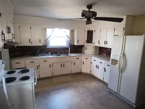 655 Morgan Rd, West Springfield, MA 01089 photo 4