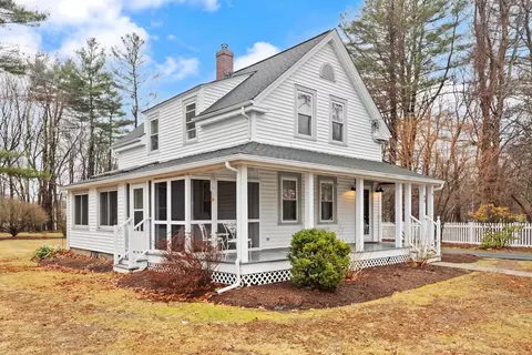 49 Chestnut St, Foxboro, MA 02035