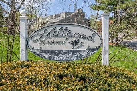 27 Mill Pond #27, North Andover, MA 01845