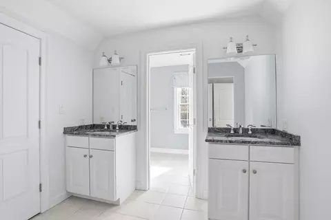 Entry Way - 20 Woodlock Rd, Hingham, MA 02043 photo 3 of 7