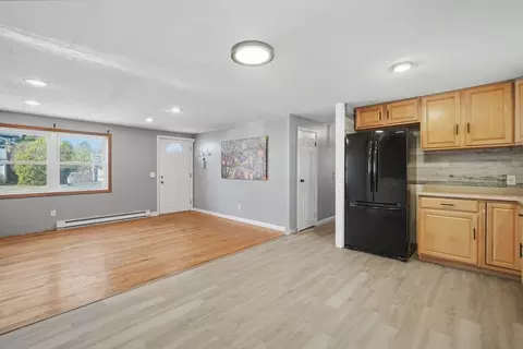 239 Hanson Dr, Springfield, MA 01128 photo 4