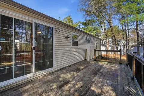 239 Hanson Dr, Springfield, MA 01128 photo 21
