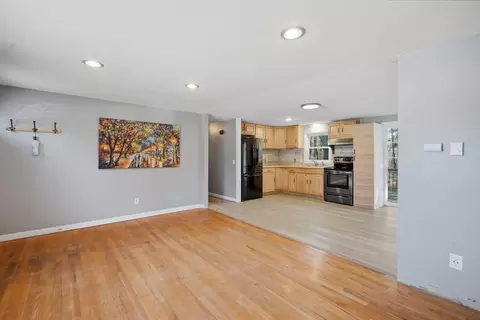 239 Hanson Dr, Springfield, MA 01128 photo 9