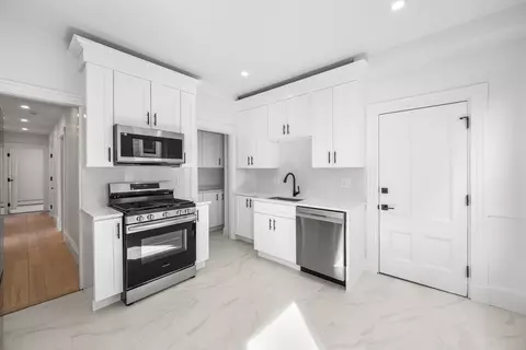 66 Sixth St #2, Cambridge, MA 02141