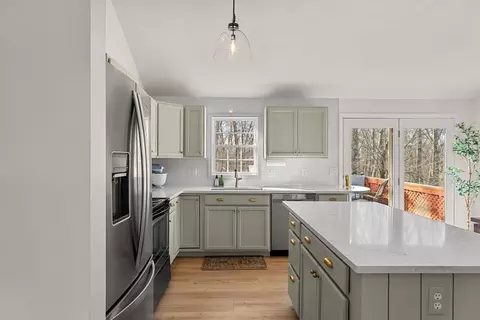 16 Beale St, Worcester, MA 01606 photo 4